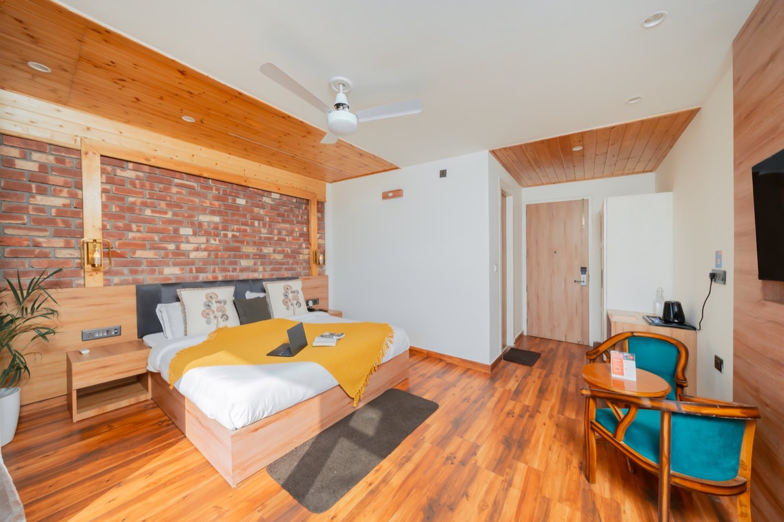 Private Room Accommodation at The Adhisha